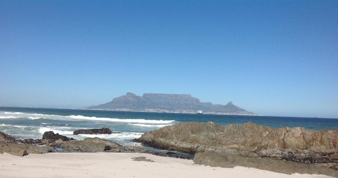 White Waves Beach House Bloubergstrand Esterno foto