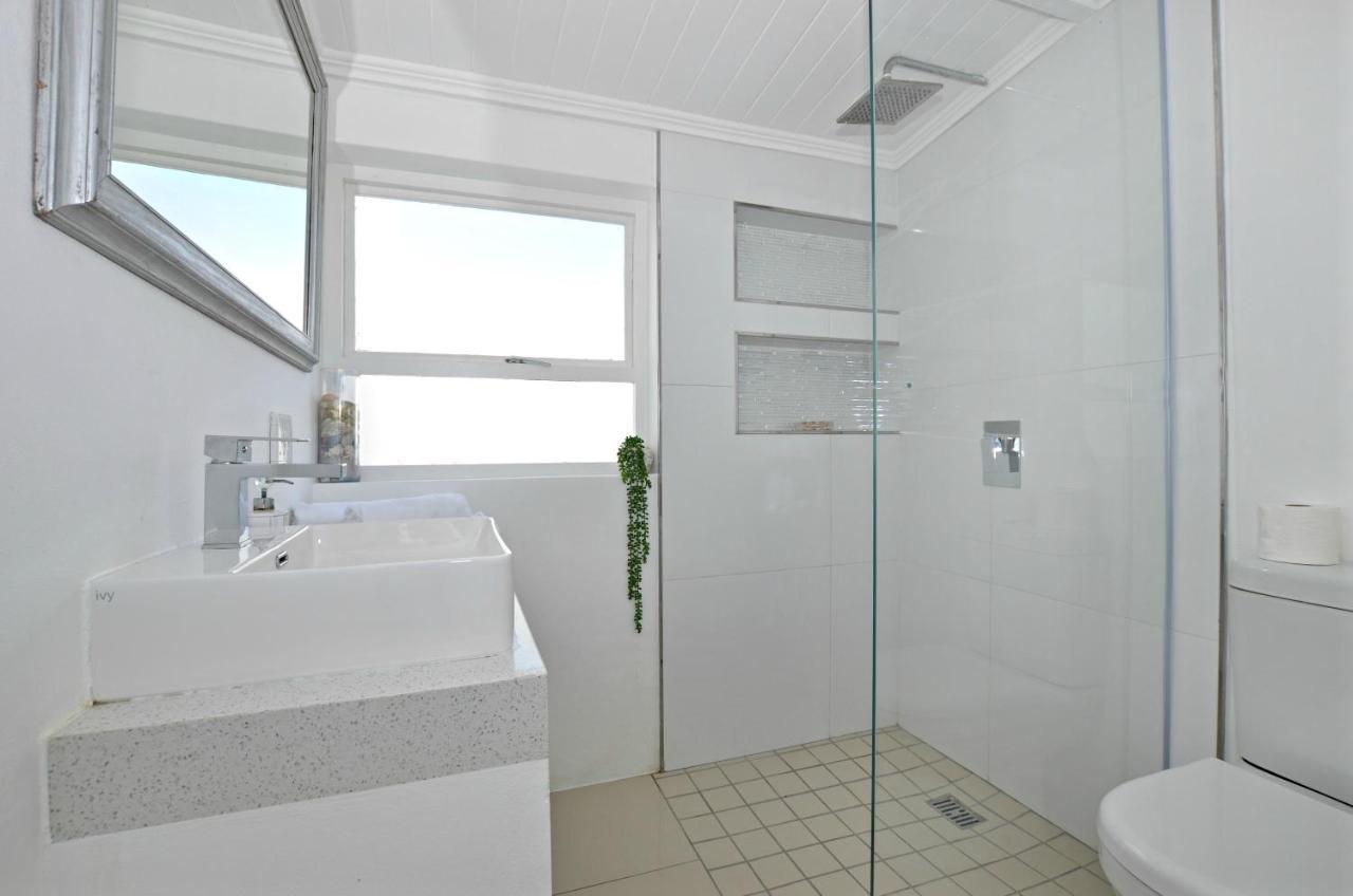 White Waves Beach House Bloubergstrand Esterno foto