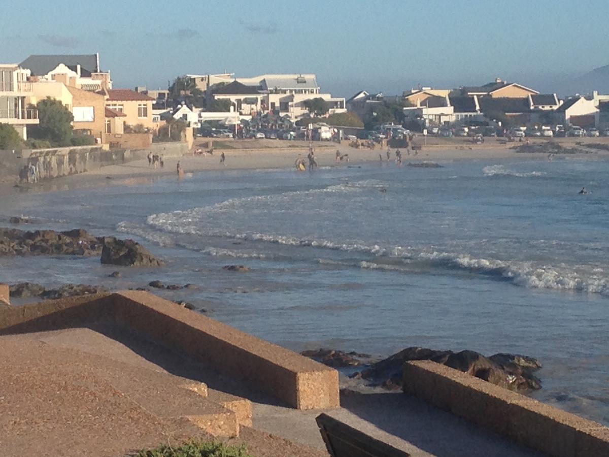 White Waves Beach House Bloubergstrand Esterno foto