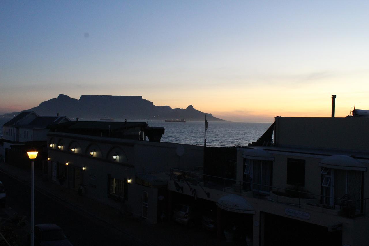 White Waves Beach House Bloubergstrand Esterno foto