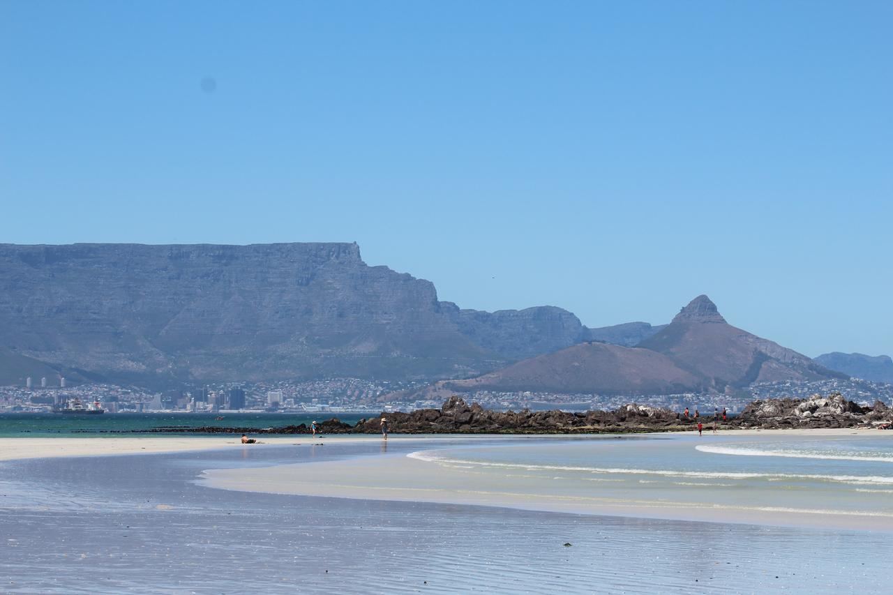White Waves Beach House Bloubergstrand Esterno foto